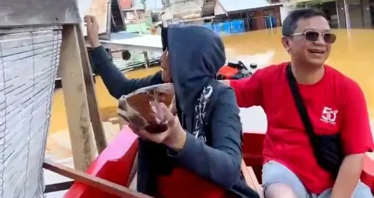 Taufik Salurkan Makanan