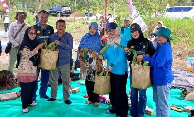 Dprd Serahkan Jagung 622x375