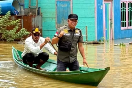 1809 Tinjau Banjir