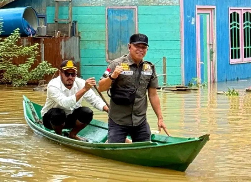 1809 Tinjau Banjir
