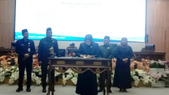 2110 Dprd Barut Sampaikan Raperda