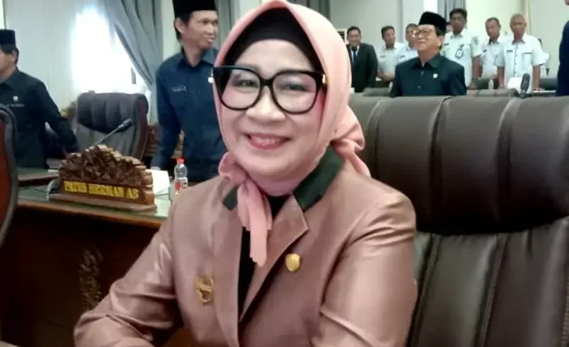 0112 Hj. Nety Herawati