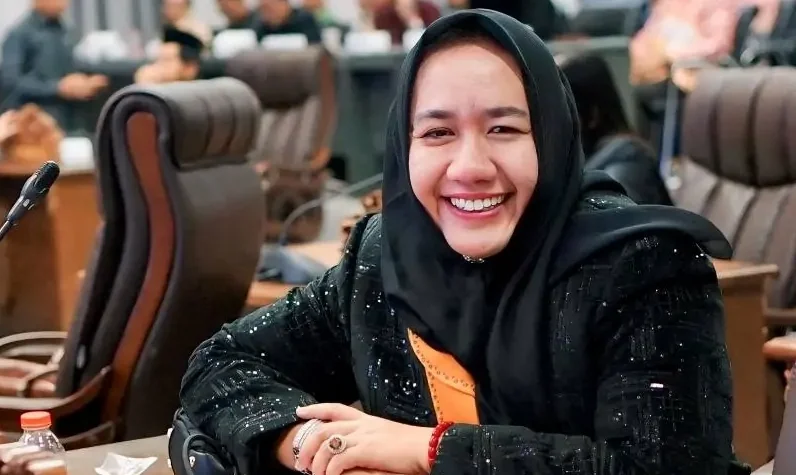 0112 Rosi Wahyuni