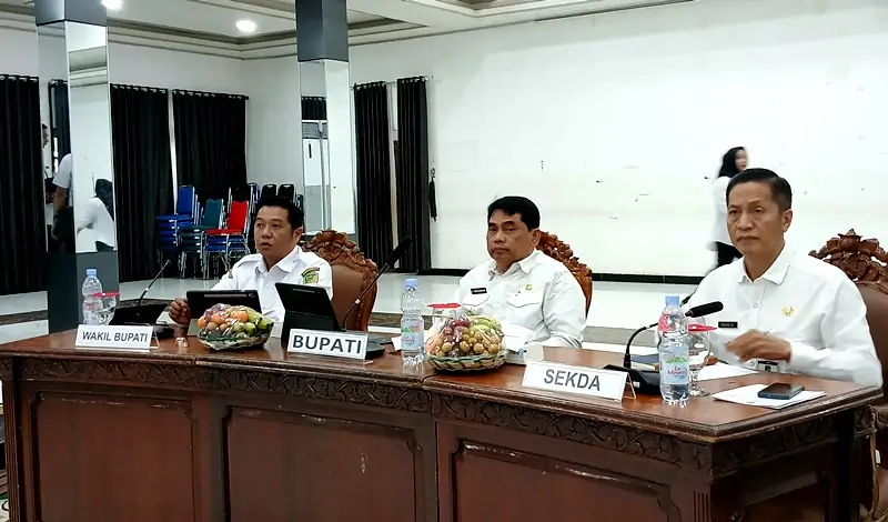 0611 Bupati Shalahuddin