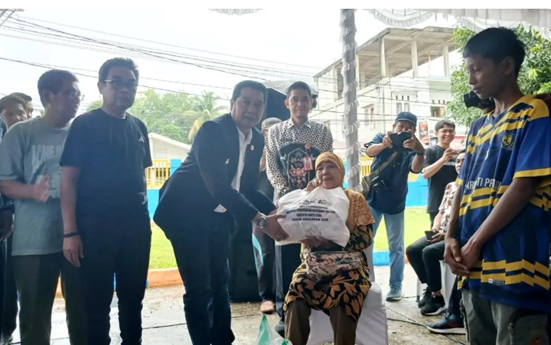 Wbup Barut Serahkan Sembako