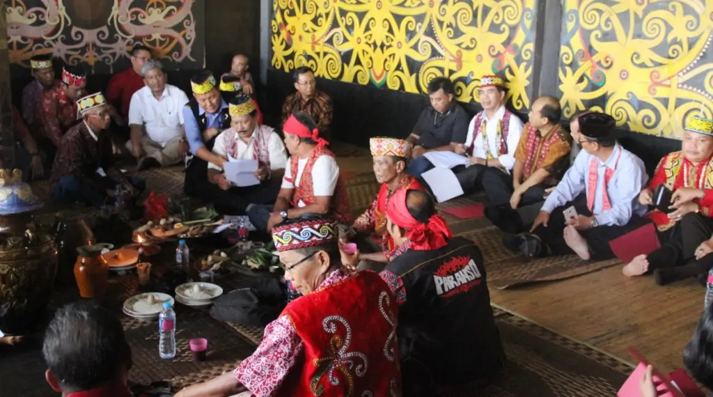 Ilustrasi Sidang Adat