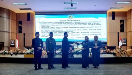0403 Bupati Jawab Fraksi