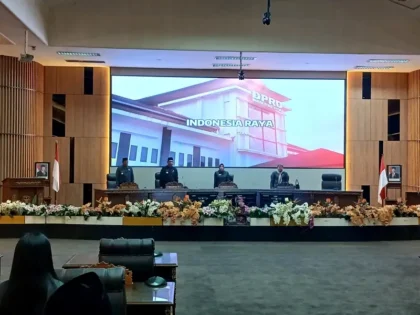 0403 Dprd Paripurna