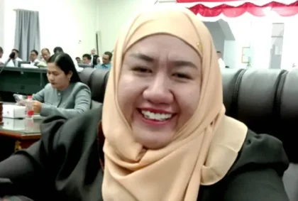 1003 Rosi Wahyuni