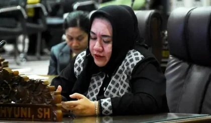 2401 Rosi Wahyuni